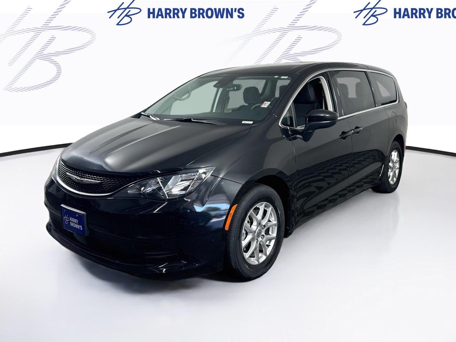 Brilliant Black Crystal Pearlcoat 2023 Chrysler Voyager Minivan Front-Wheel Drive 9-Speed Automatic