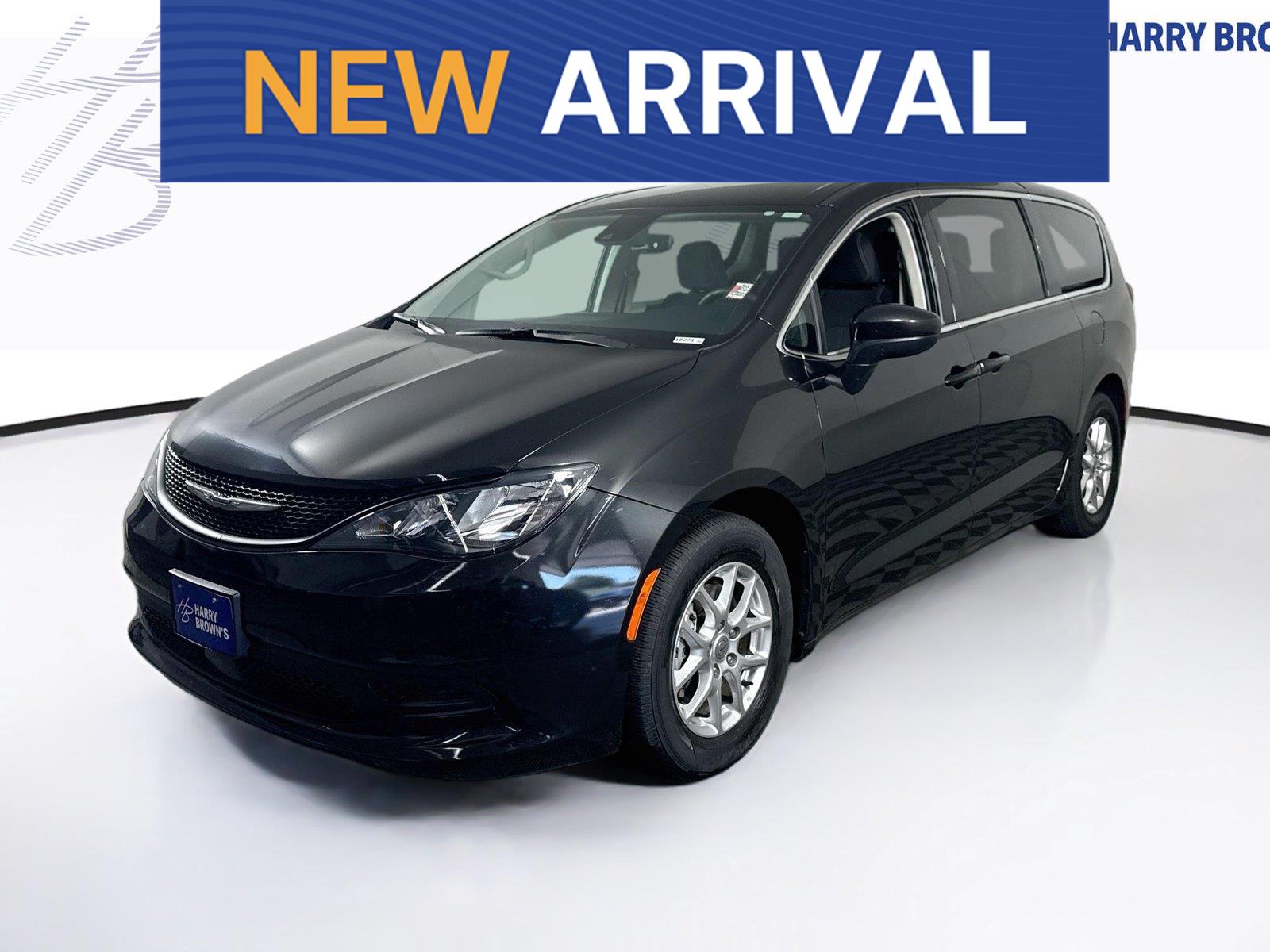 Brilliant Black Crystal Pearlcoat 2023 Chrysler Voyager Minivan Front-Wheel Drive 9-Speed Automatic
