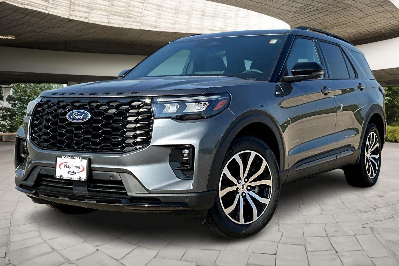 2025 Ford Explorer ST-LINE's photo