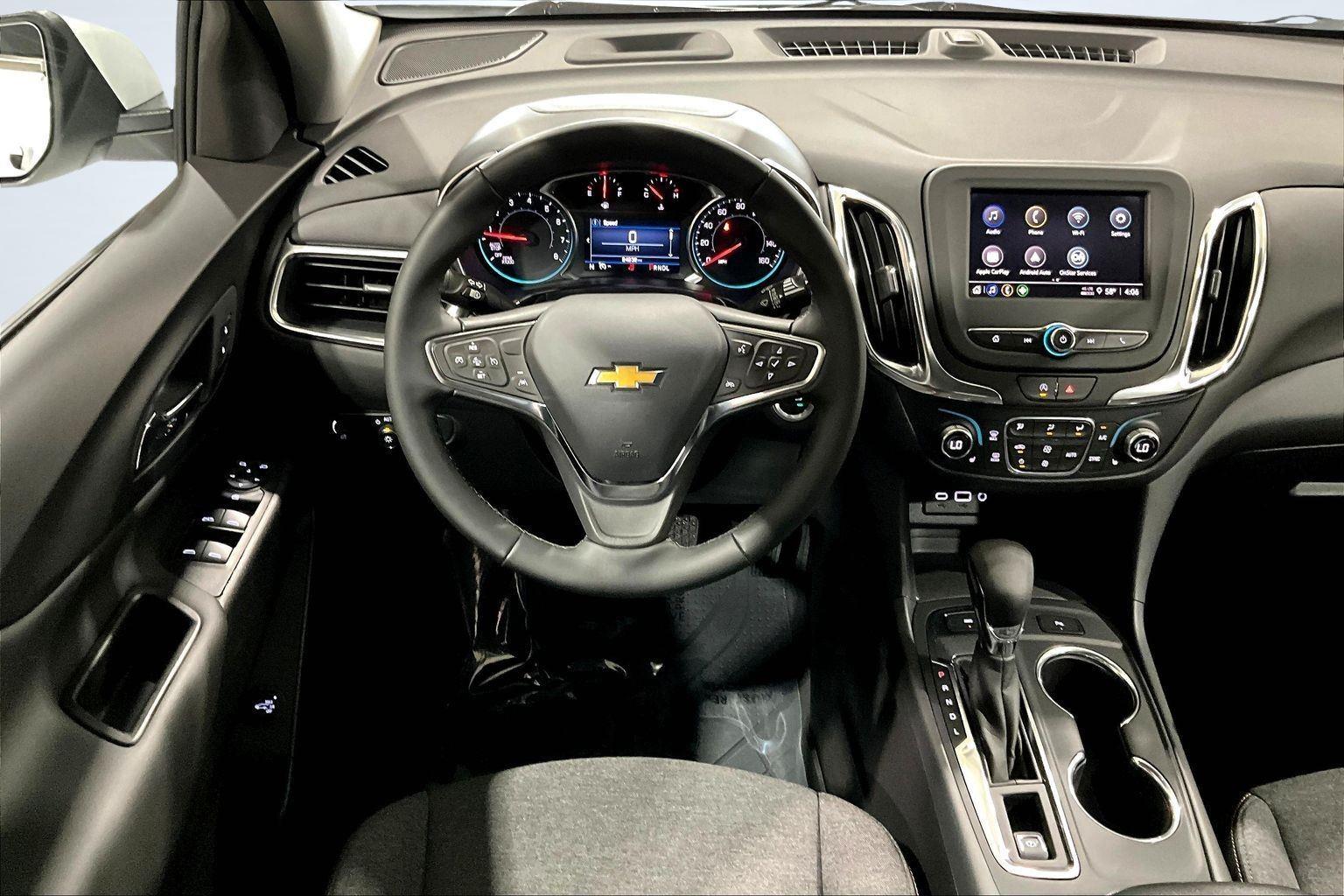 2024 Chevrolet Equinox LT photo 2