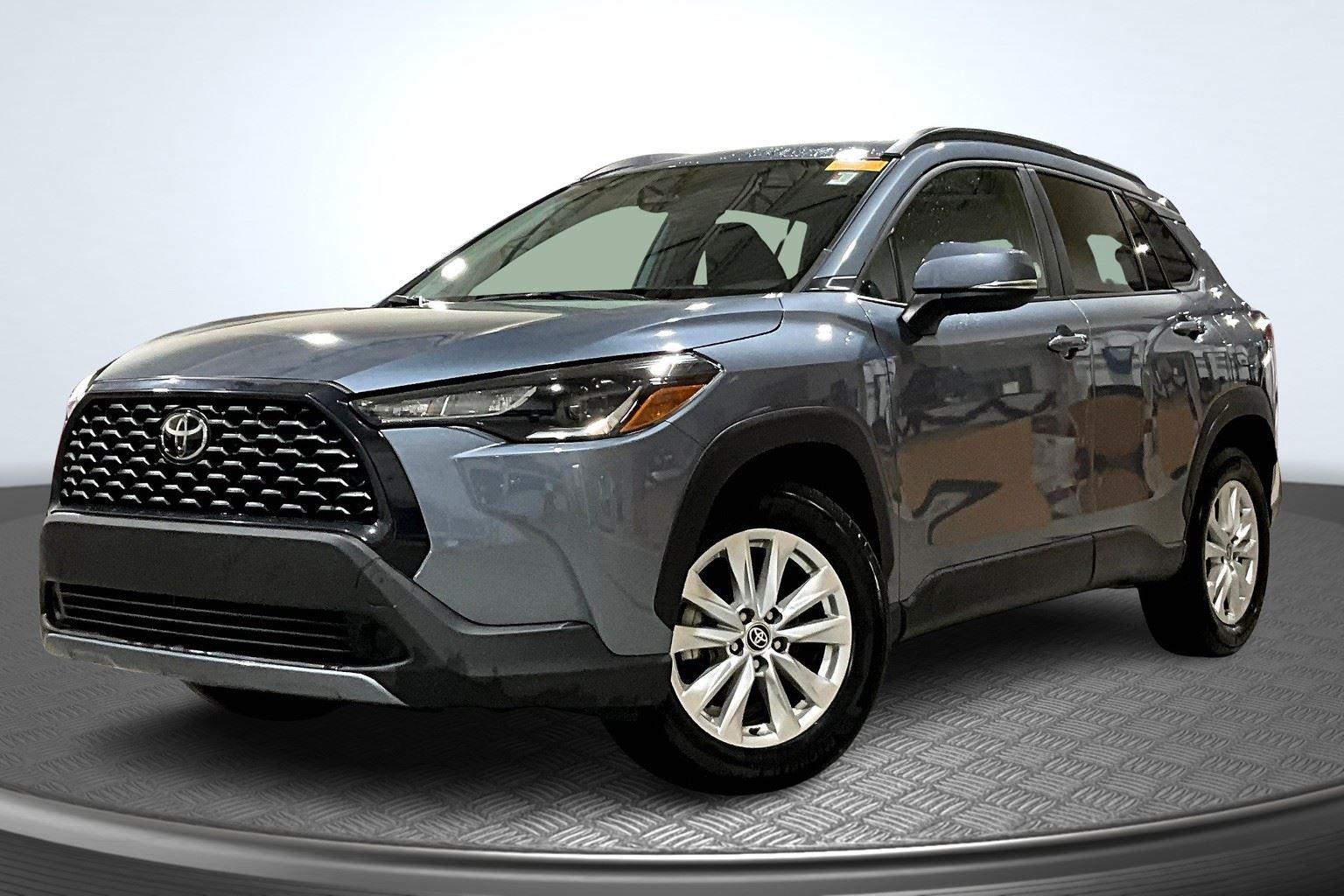 2024 Toyota Corolla Cross LE's photo