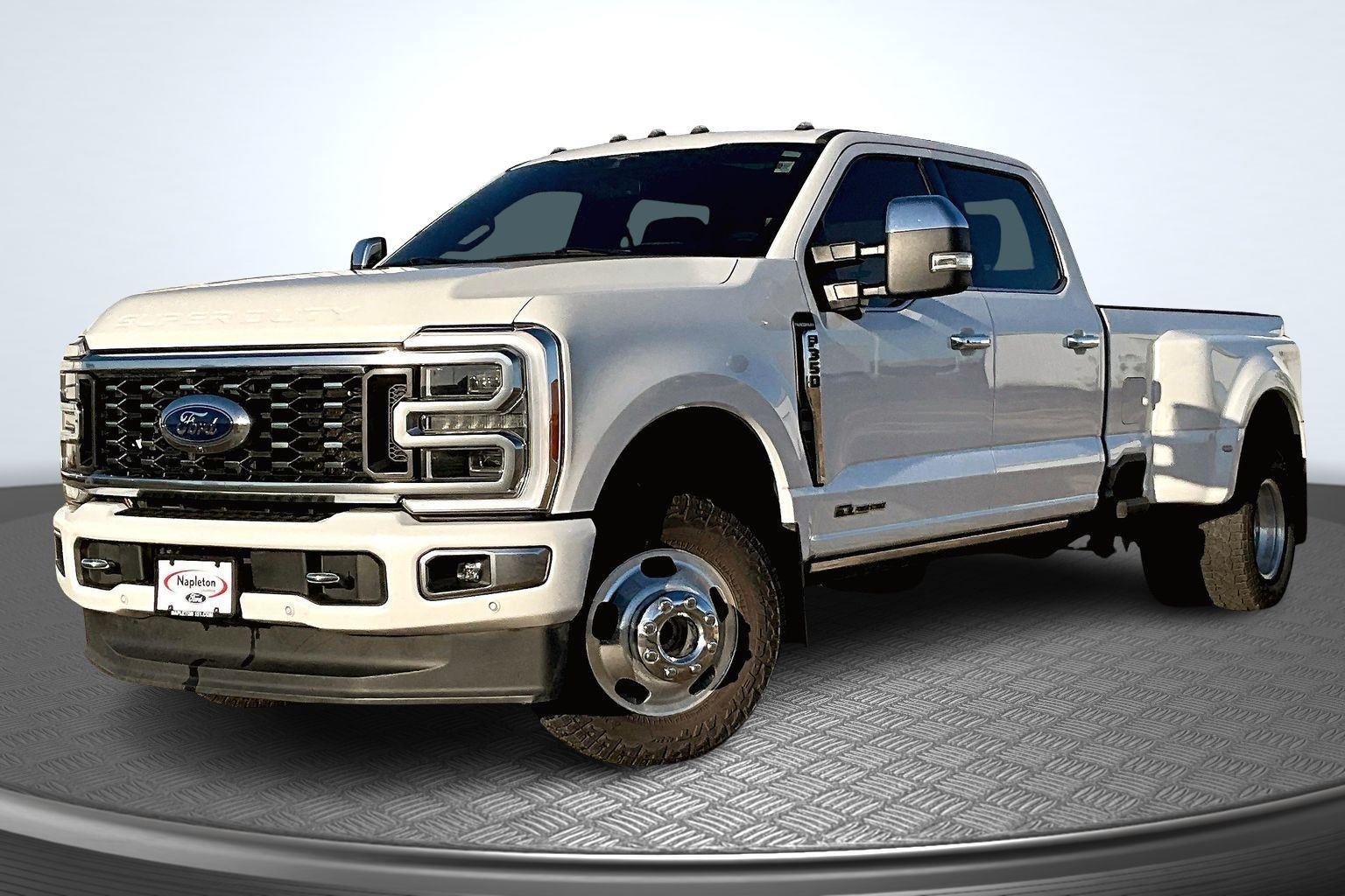 2023 Ford F-350 Super Duty Platinum's photo