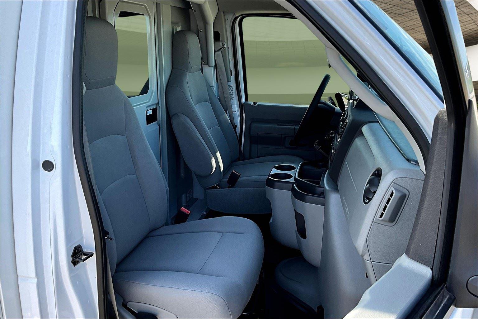 2025 Ford E-Series Cutaway Base - Photo 10