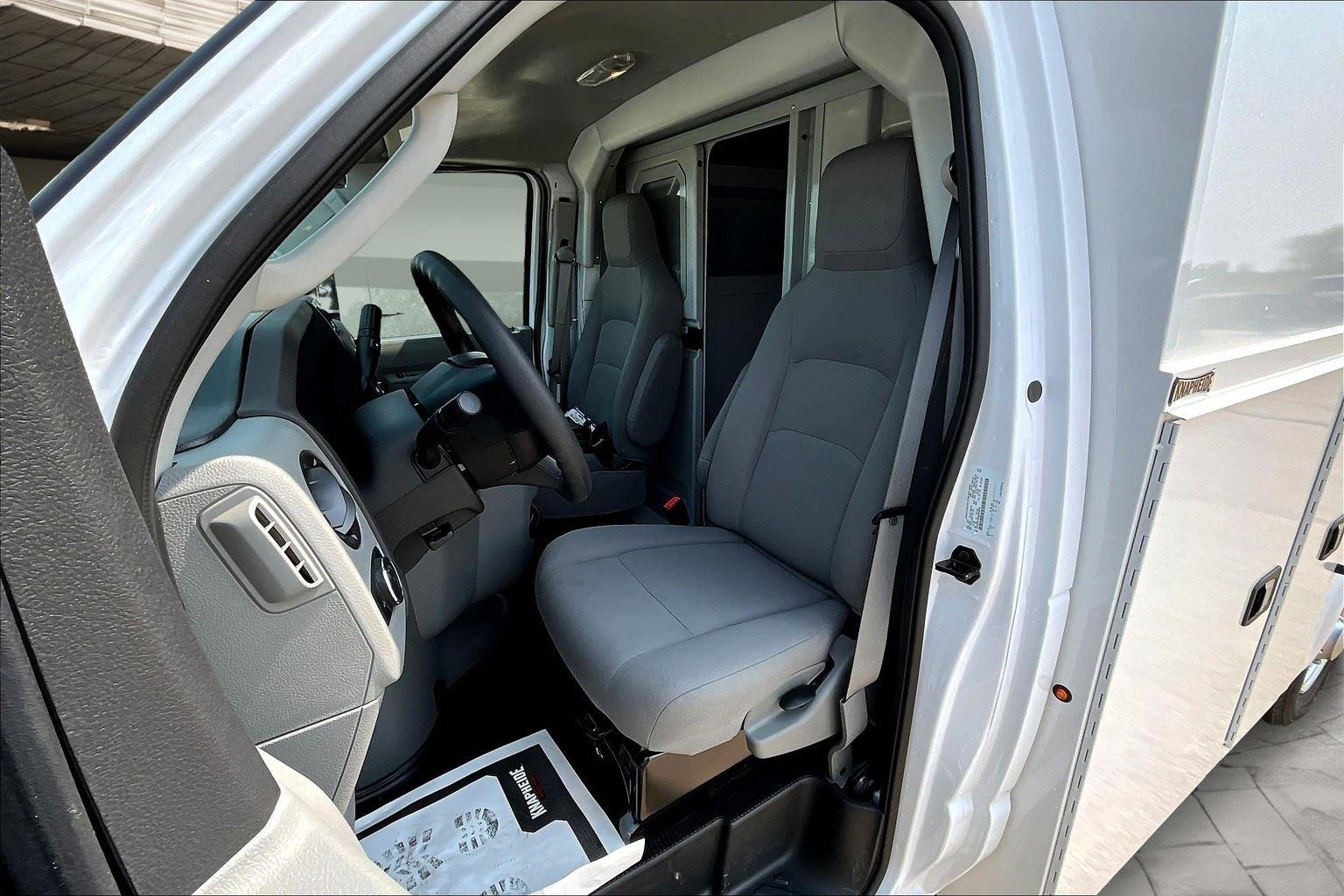 2025 Ford E-Series Cutaway Base - Photo 9
