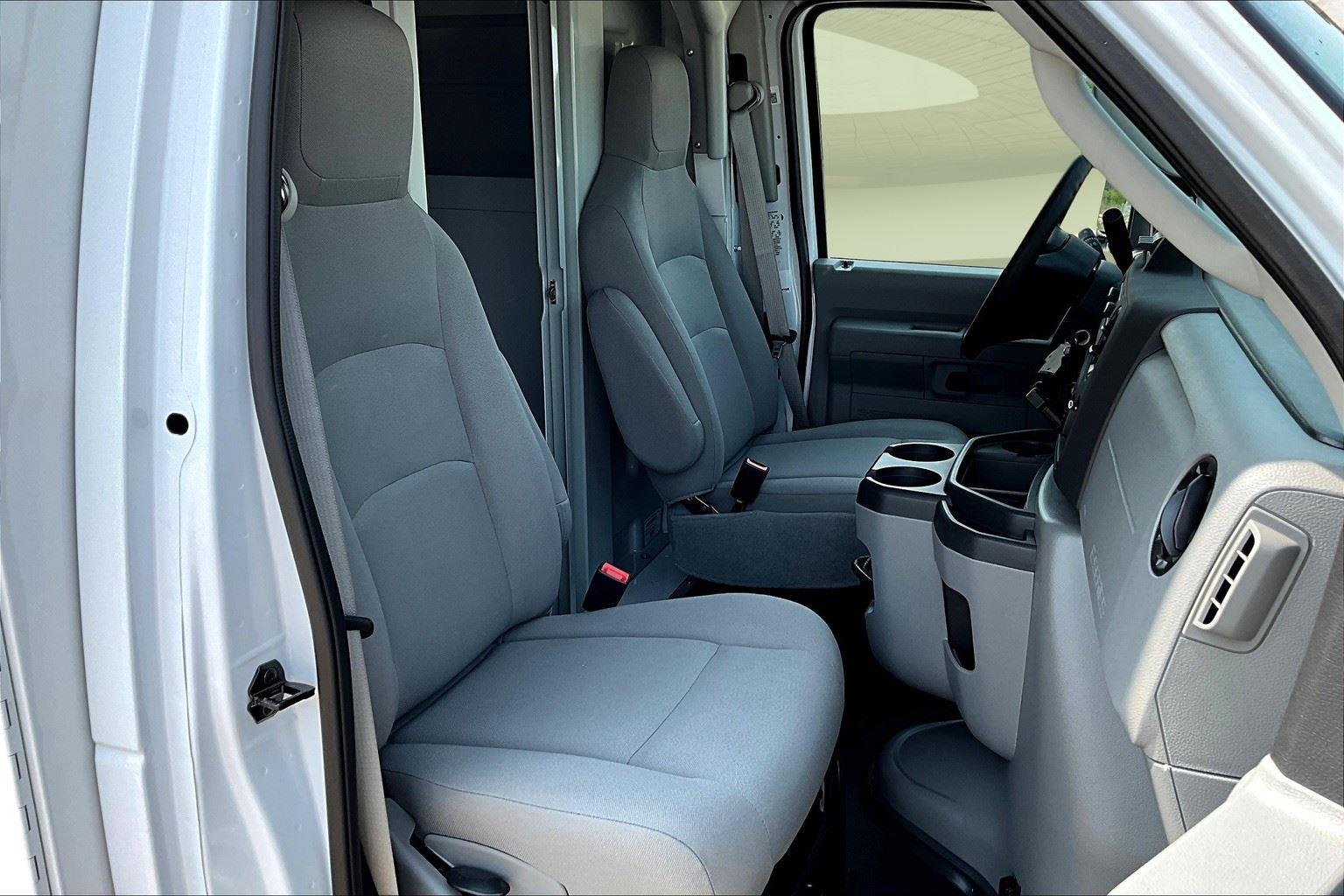 2025 Ford E-Series Cutaway Base - Photo 10