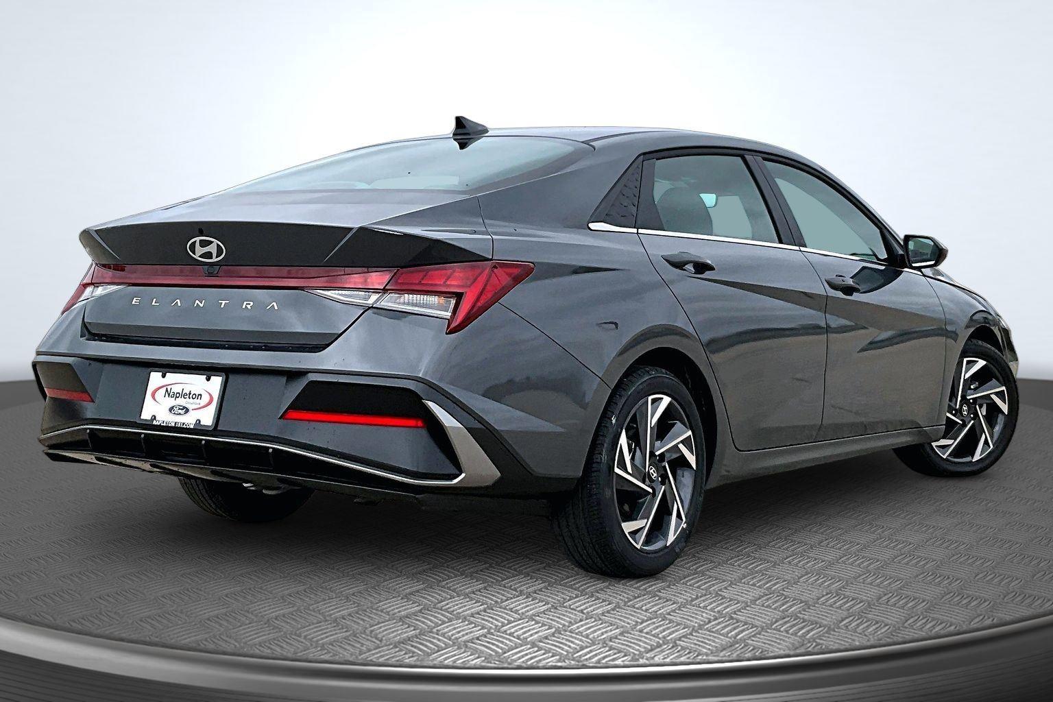 Used 2025 Hyundai Elantra SEL with VIN KMHLS4DG9SU873162 for sale in Columbus, WI