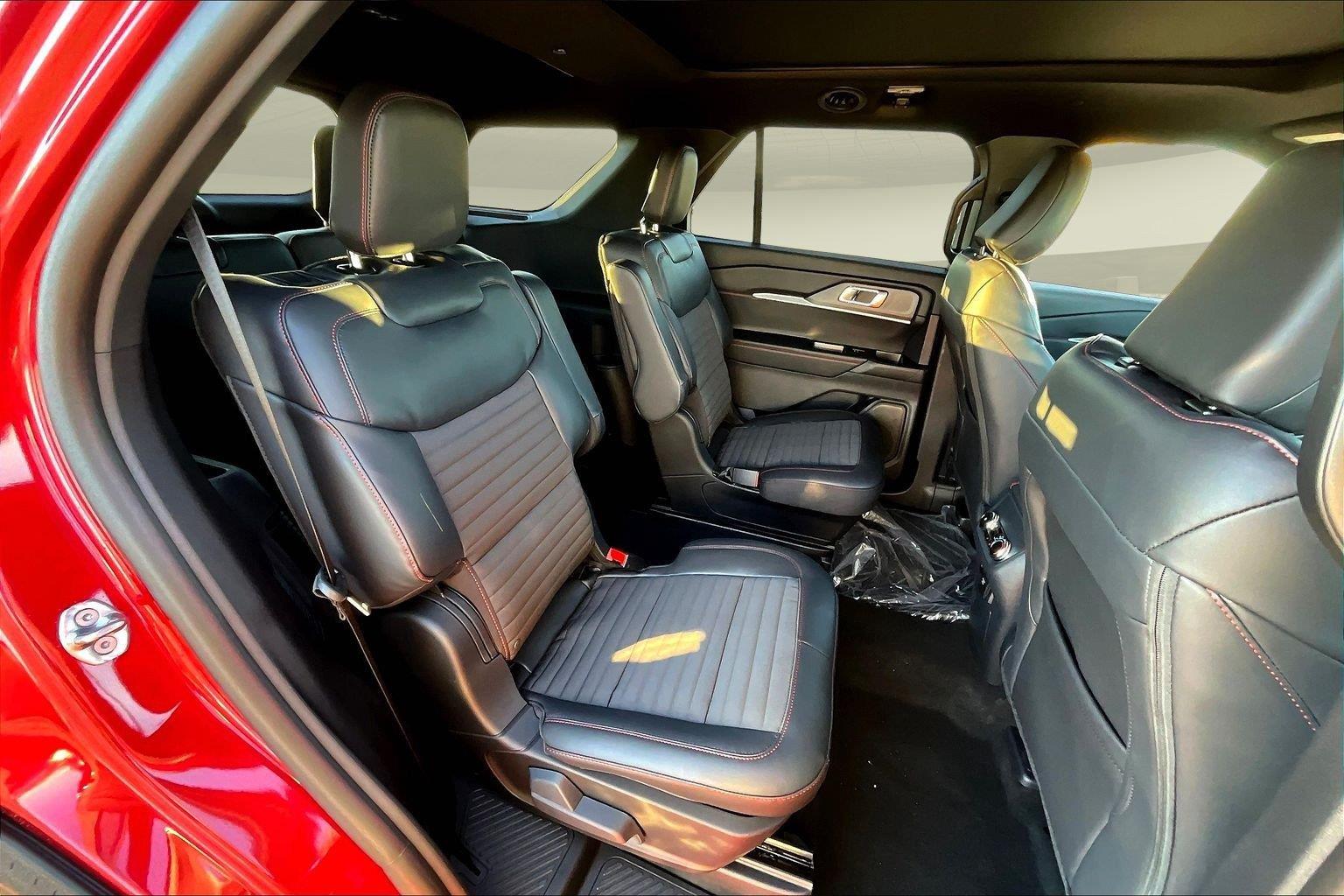 2026 Ford Explorer ST-Line - Photo 9