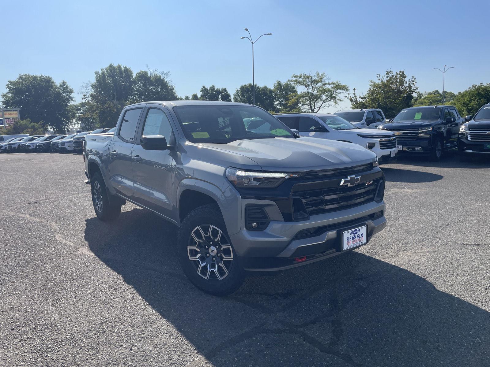 Sterling Gray Metallic 2026 Chevrolet Colorado Pickup Truck Four-Wheel Drive Automatic