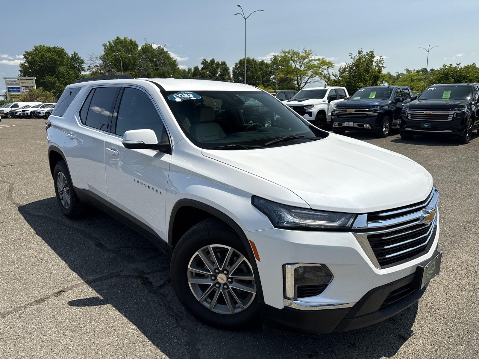 White (Iridescent Pearl Tricoat) 2023 Chevrolet Traverse SUV / Crossover Four-Wheel Drive Automatic