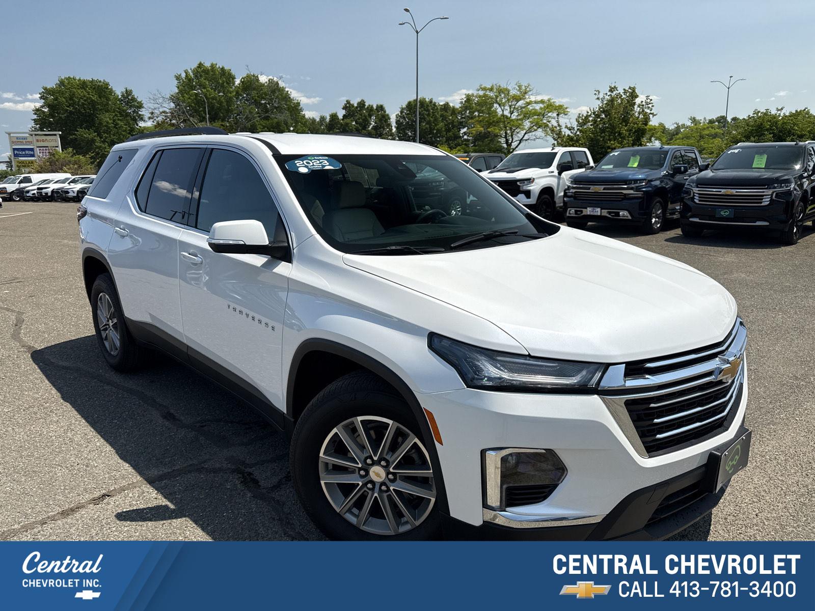White (Iridescent Pearl Tricoat) 2023 Chevrolet Traverse SUV / Crossover Four-Wheel Drive Automatic