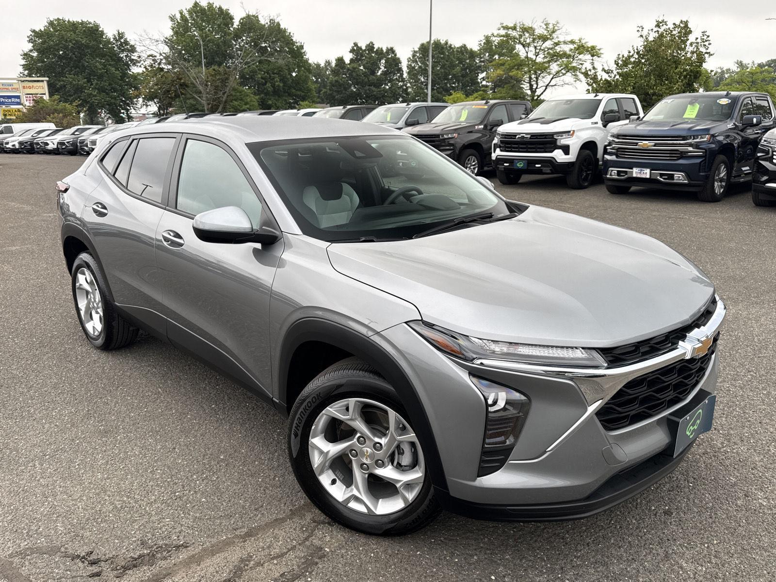 Sterling Gray Metallic 2024 Chevrolet Trax SUV / Crossover Front-Wheel Drive 6-Speed Automatic