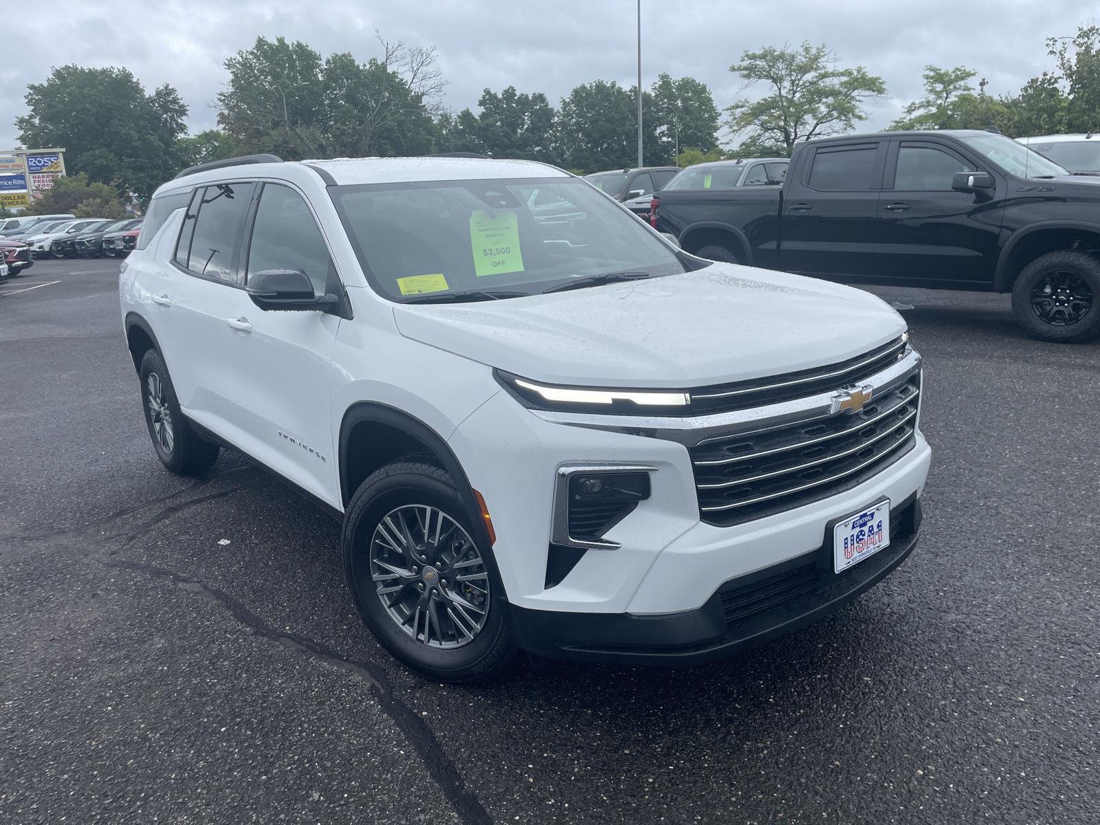 Summit White 2026 Chevrolet Traverse SUV / Crossover Four-Wheel Drive Automatic