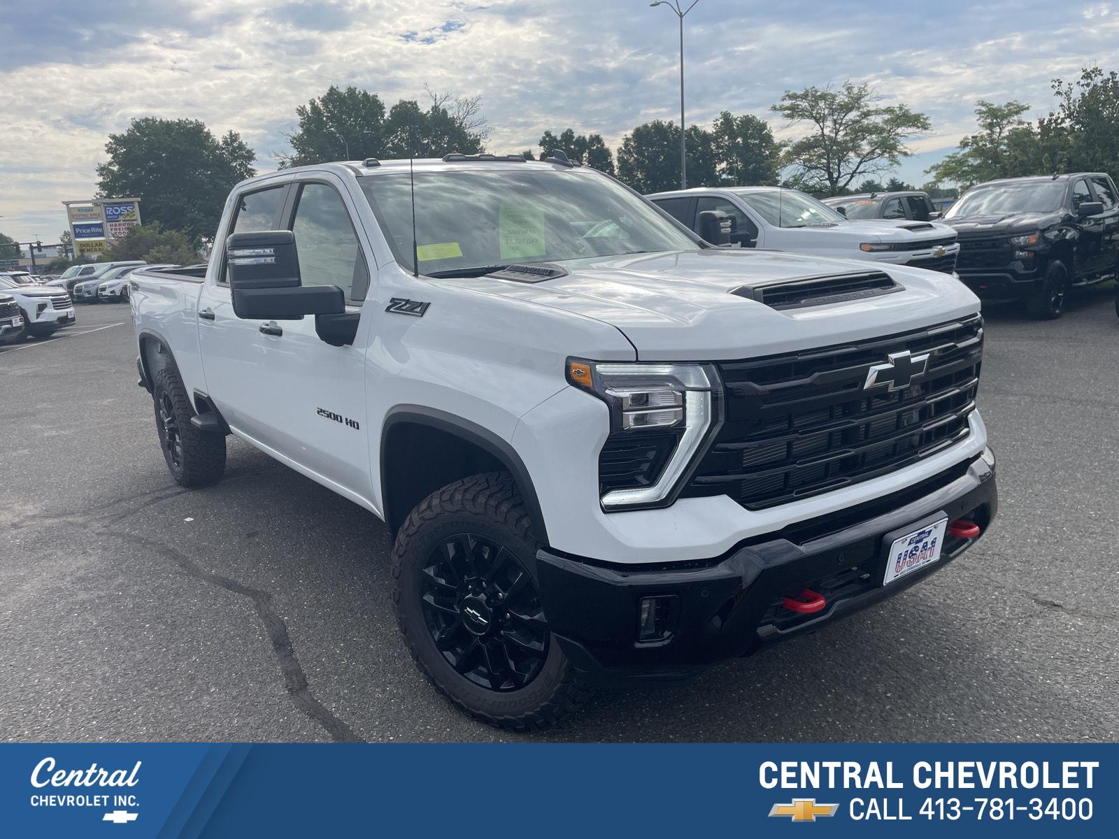 Summit White 2026 Chevrolet Silverado 2500HD Pickup Truck Four-Wheel Drive Automatic