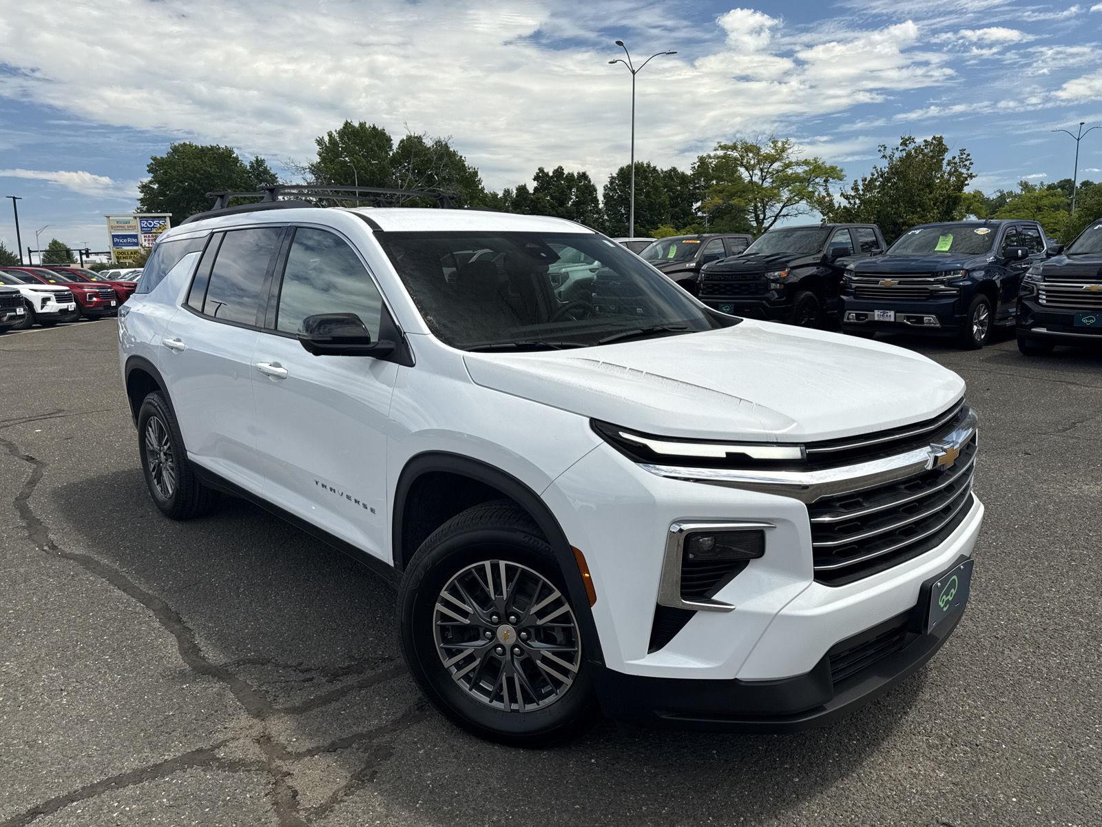 Summit White 2024 Chevrolet Traverse SUV / Crossover Four-Wheel Drive 8-Speed Automatic