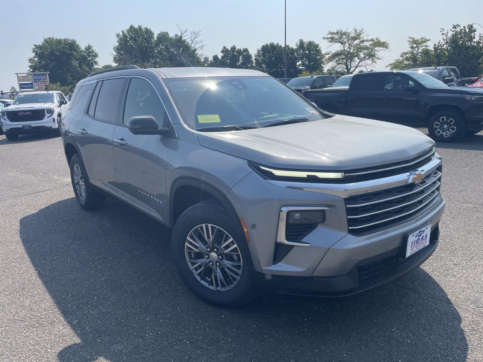 Sterling Gray Metallic 2027 Chevrolet Traverse SUV / Crossover Four-Wheel Drive 8-Speed Automatic