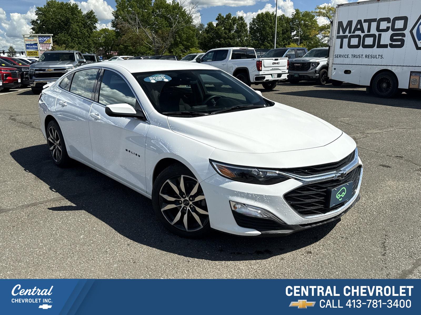 Summit White 2025 Chevrolet Malibu Sedan Front-Wheel Drive Automatic