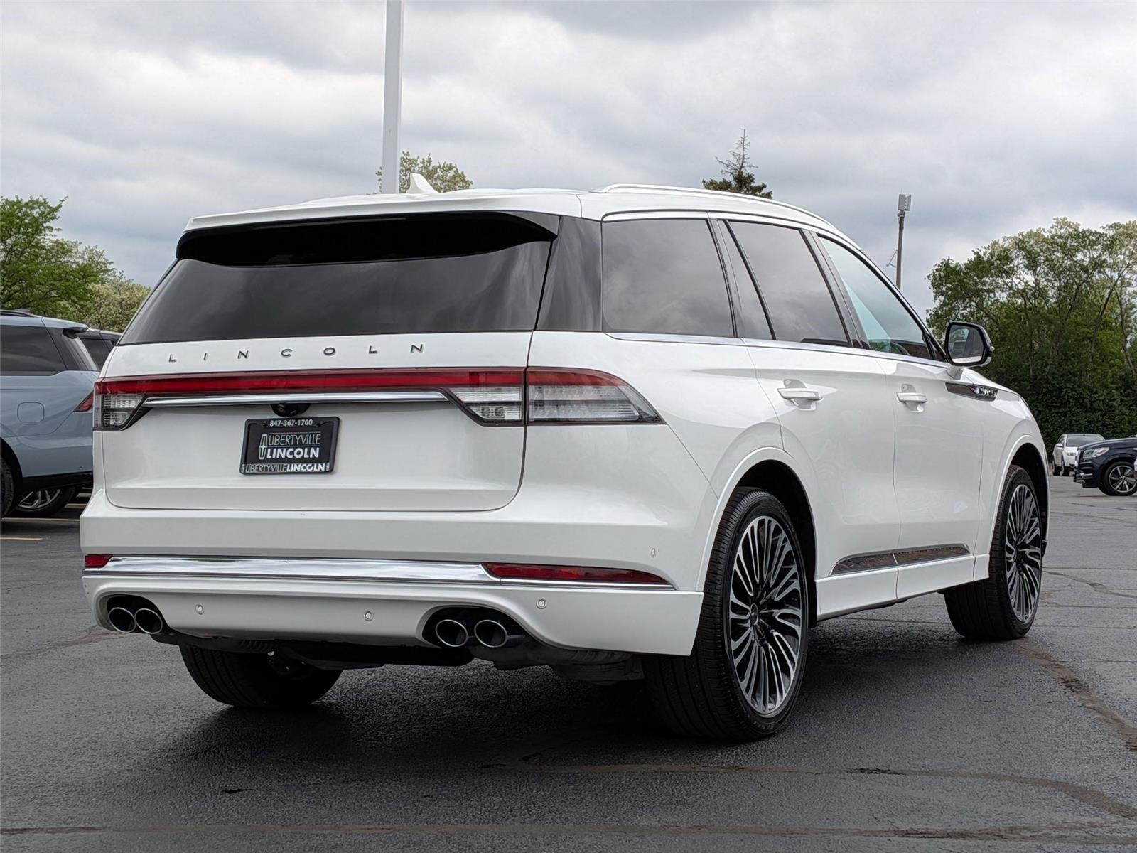 View vehicle photo 4