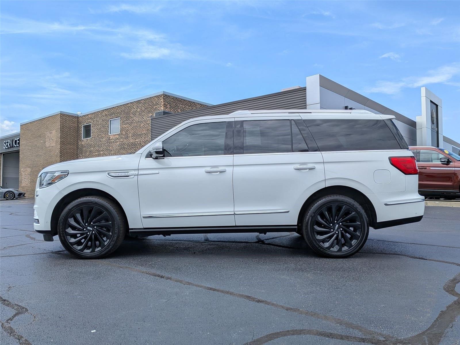 View vehicle photo 7