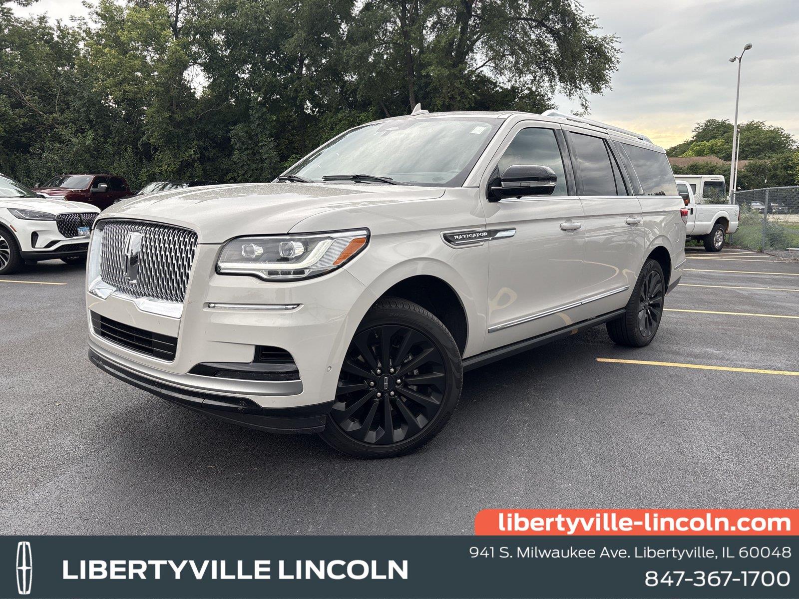Ceramic Pearl Metallic Tri-Coat 2024 Lincoln Navigator SUV / Crossover Four-Wheel Drive Automatic