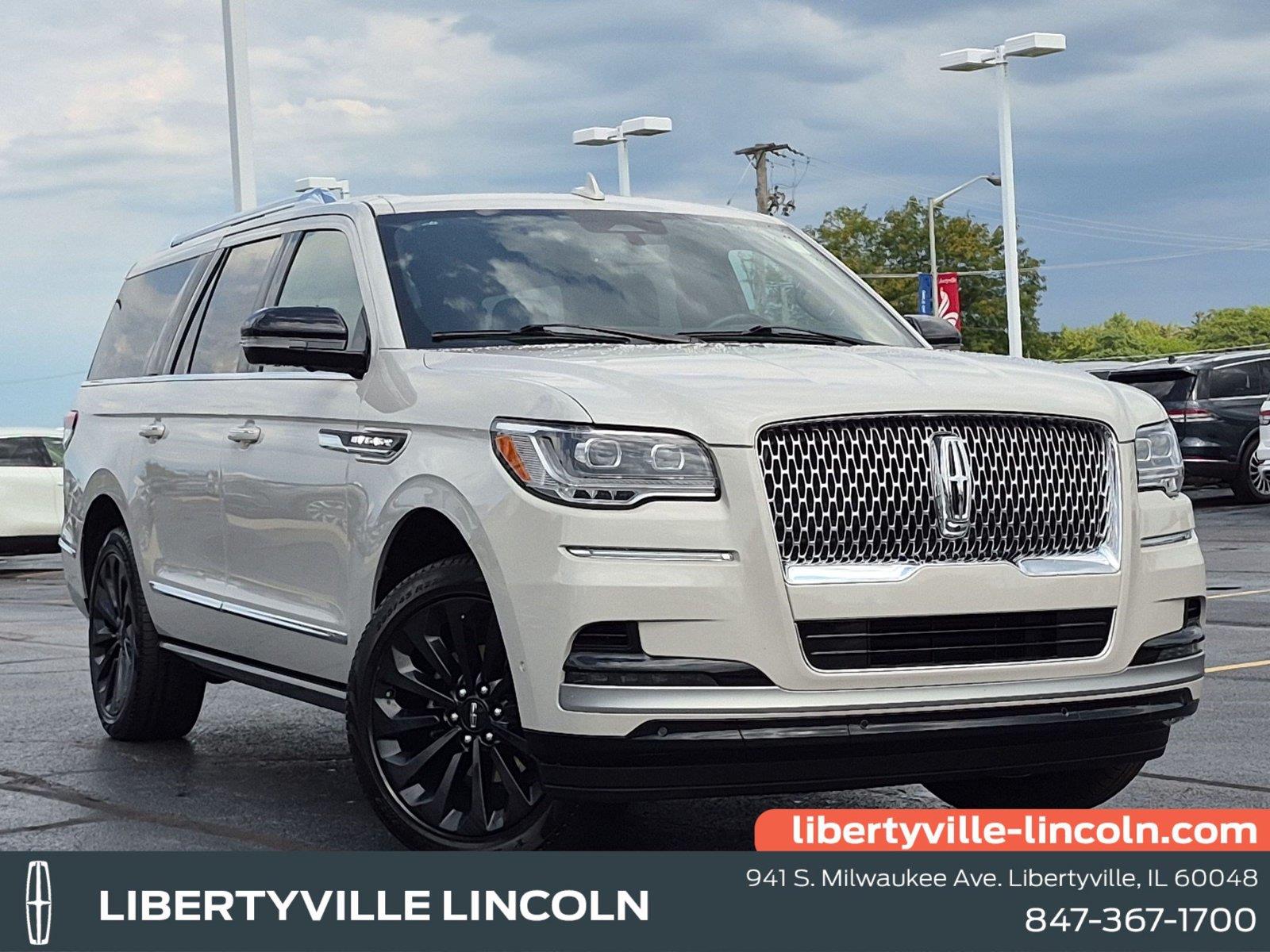 Ceramic Pearl Metallic Tri-Coat 2024 Lincoln Navigator SUV / Crossover Four-Wheel Drive Automatic