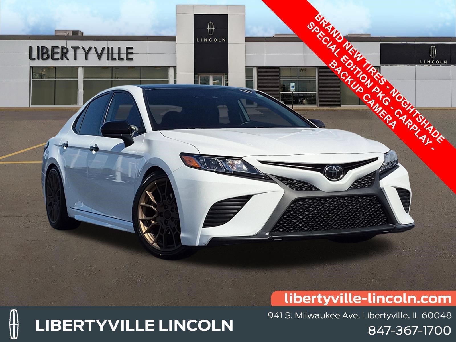 Super White 2019 Toyota Camry Sedan Front-Wheel Drive 8-Speed Automatic