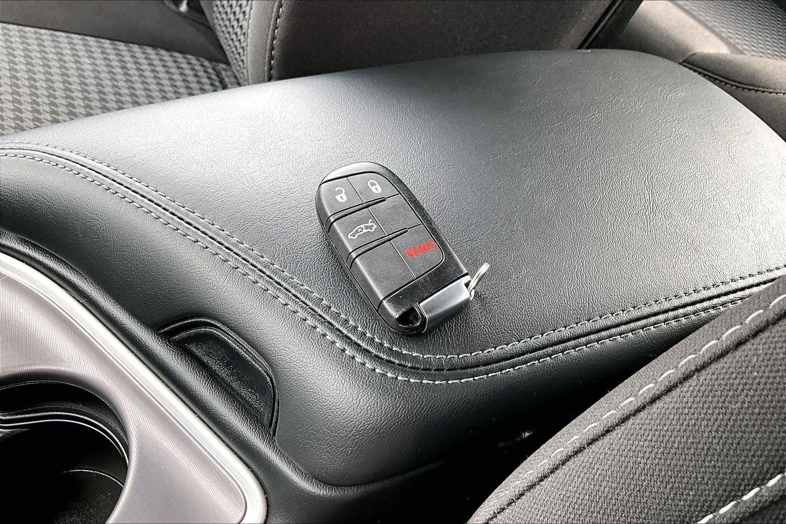 2022 Dodge Challenger R/T - Photo 11