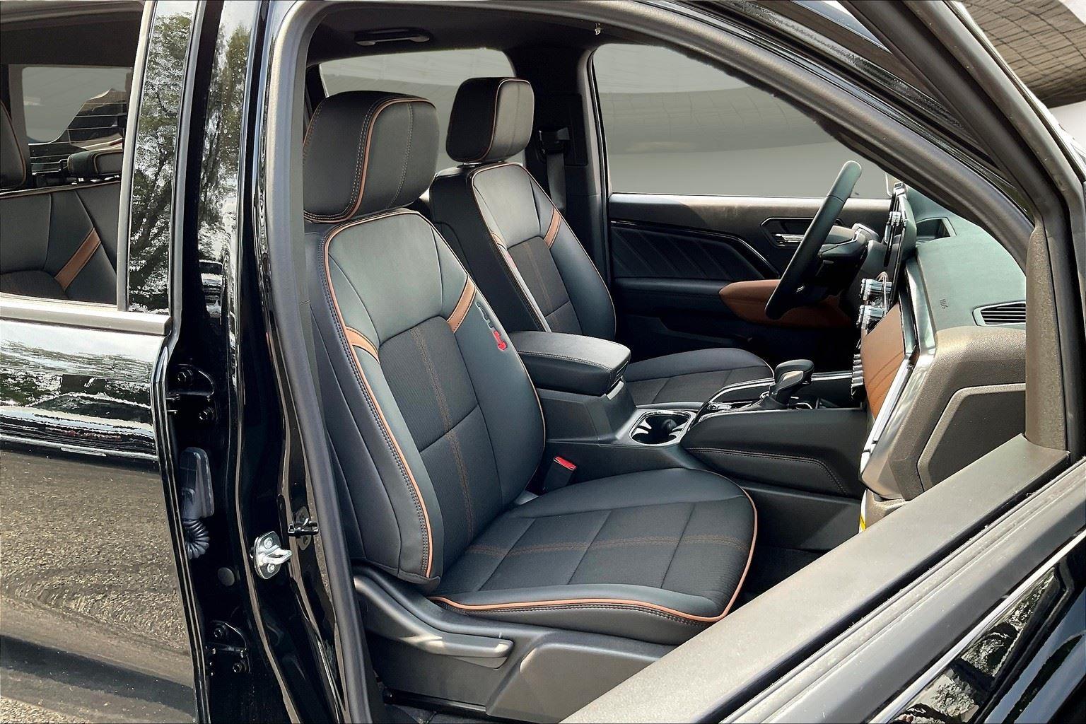 2025 GMC Canyon AT4 - Photo 10