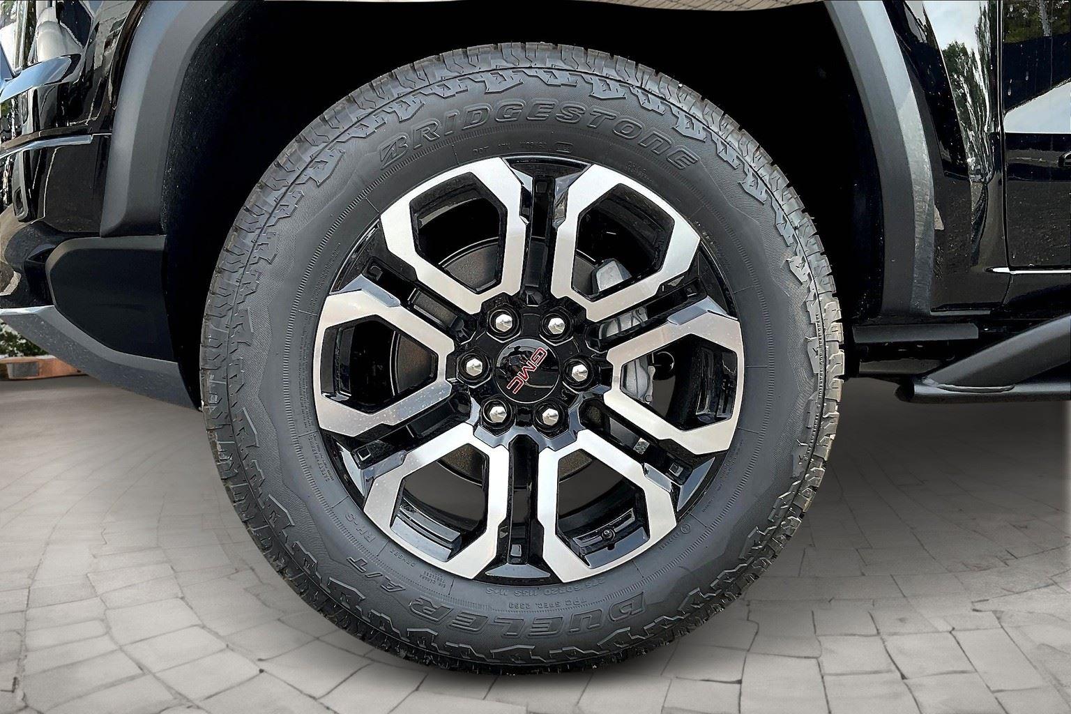 2025 GMC Canyon AT4 - Photo 12