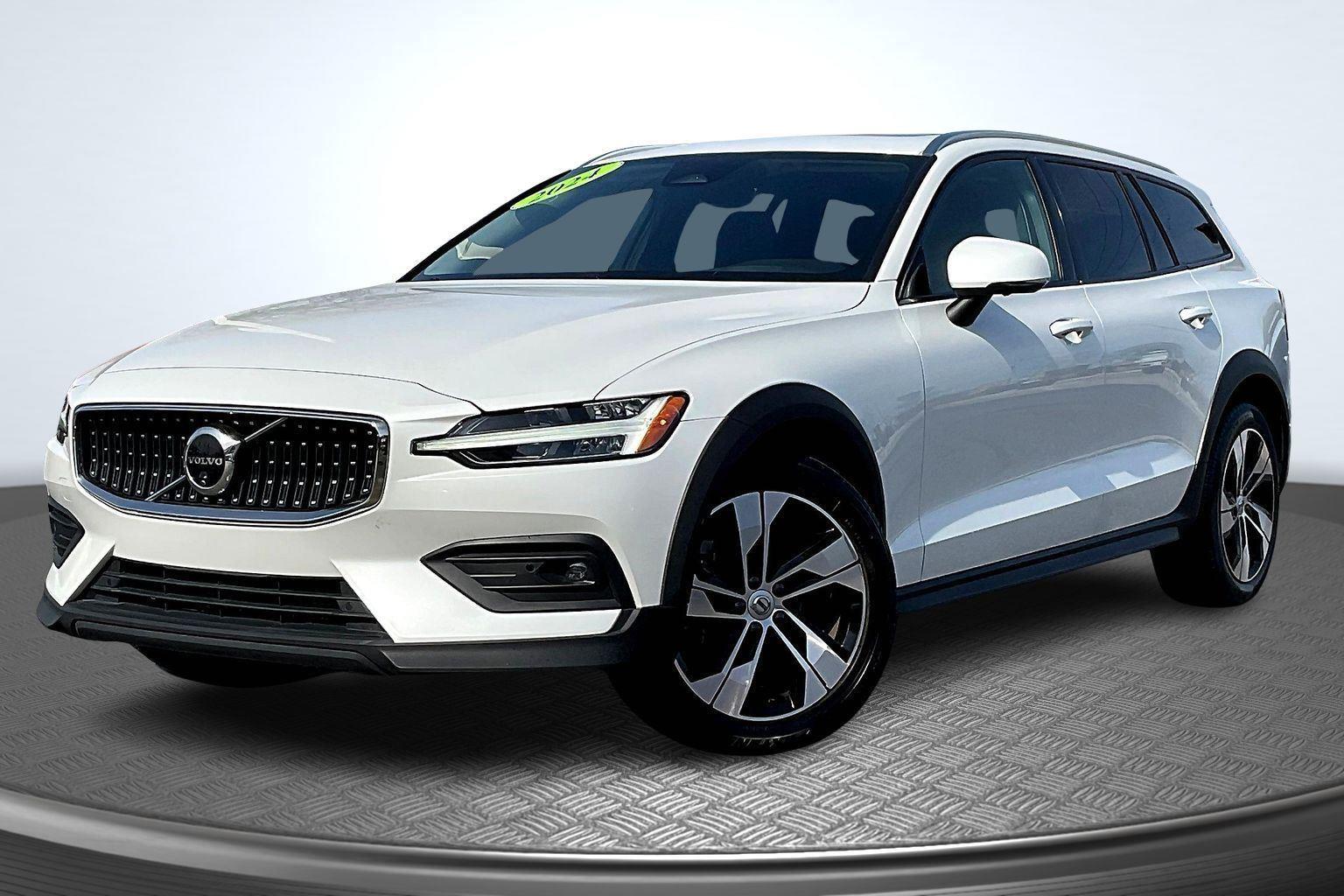Crystal White Metallic 2024 Volvo V60 Cross Country B5 Plus AWD Wagon All-Wheel Drive Automatic