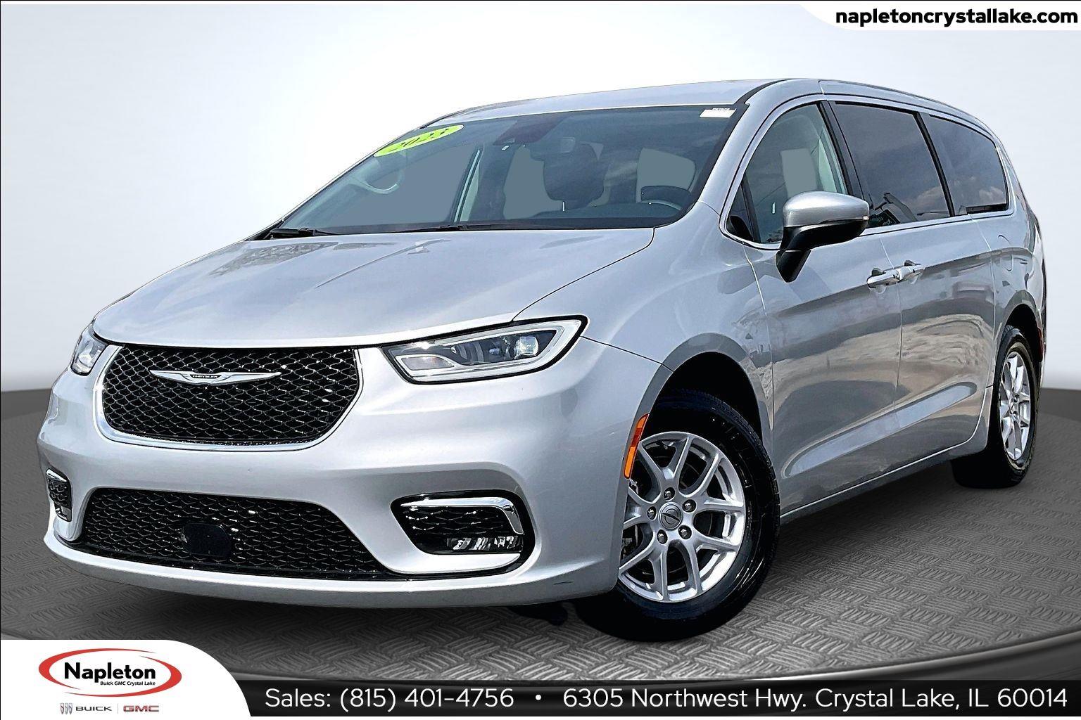2023 Chrysler Pacifica Touring L's photo