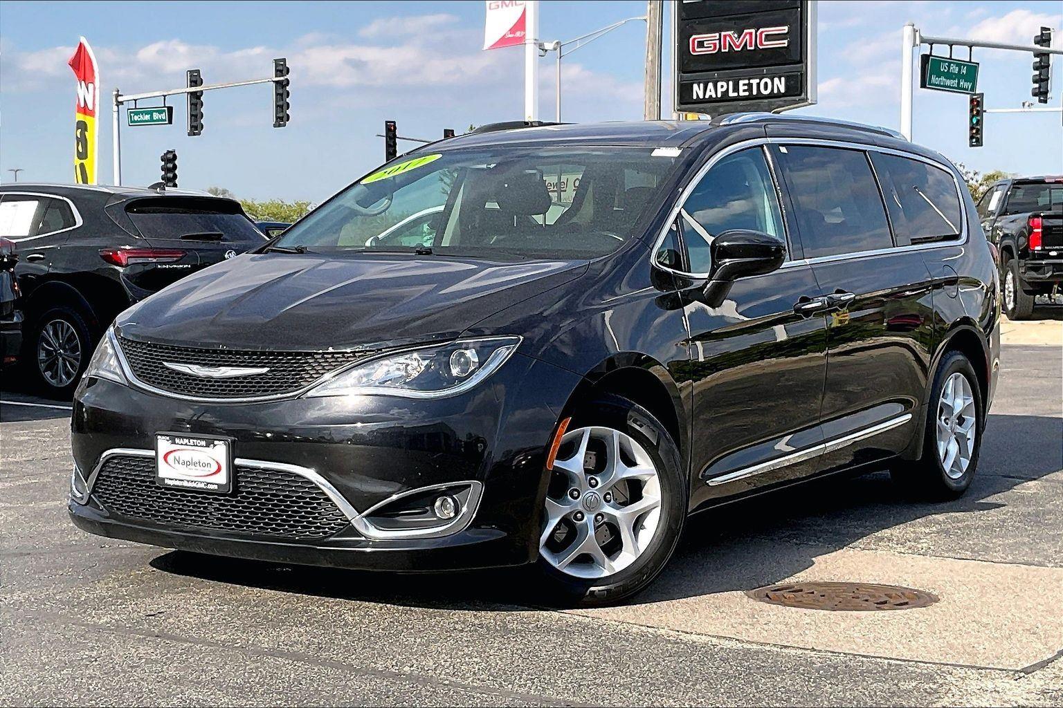2017 Chrysler Pacifica Touring-L Plus's photo