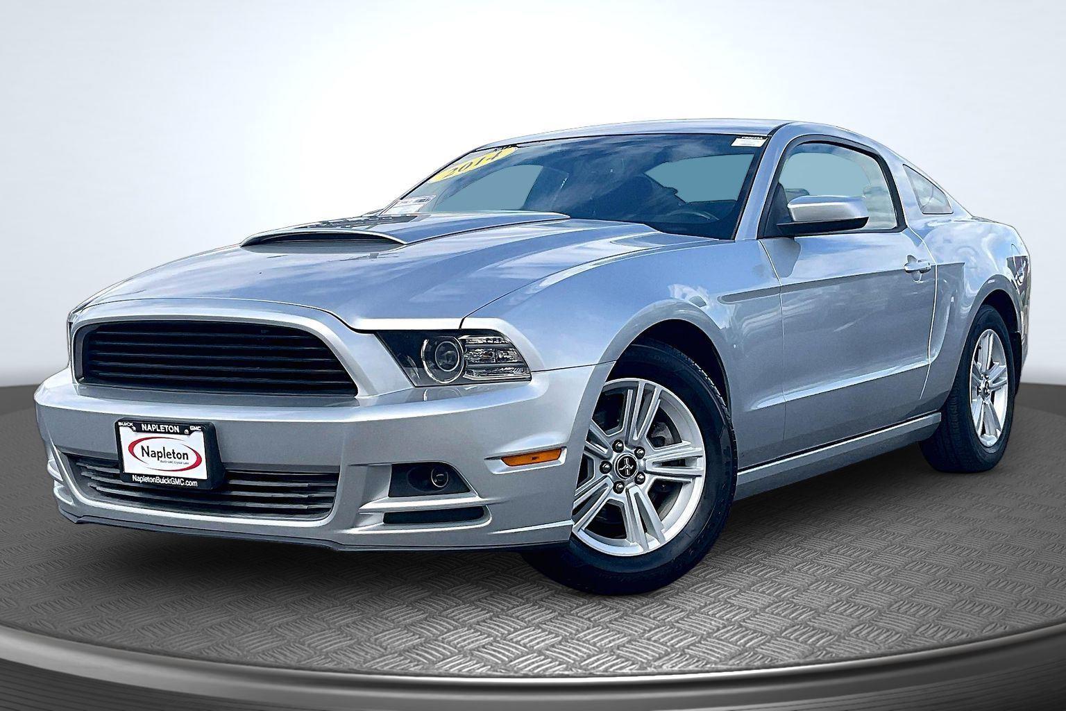 Ingot Silver Metallic 2014 Ford Mustang V6 Coupe RWD Coupe Rear-Wheel Drive 6-Speed Automatic