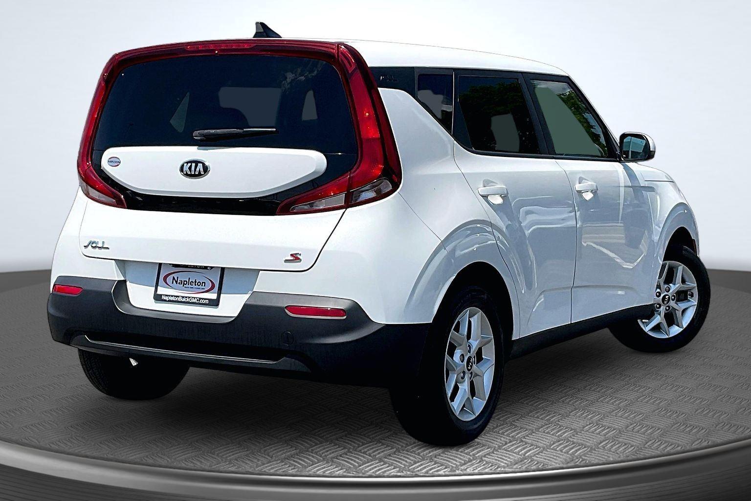 Used 2020 Kia Soul S with VIN KNDJ23AU3L7005612 for sale in Crystal Lake, IL