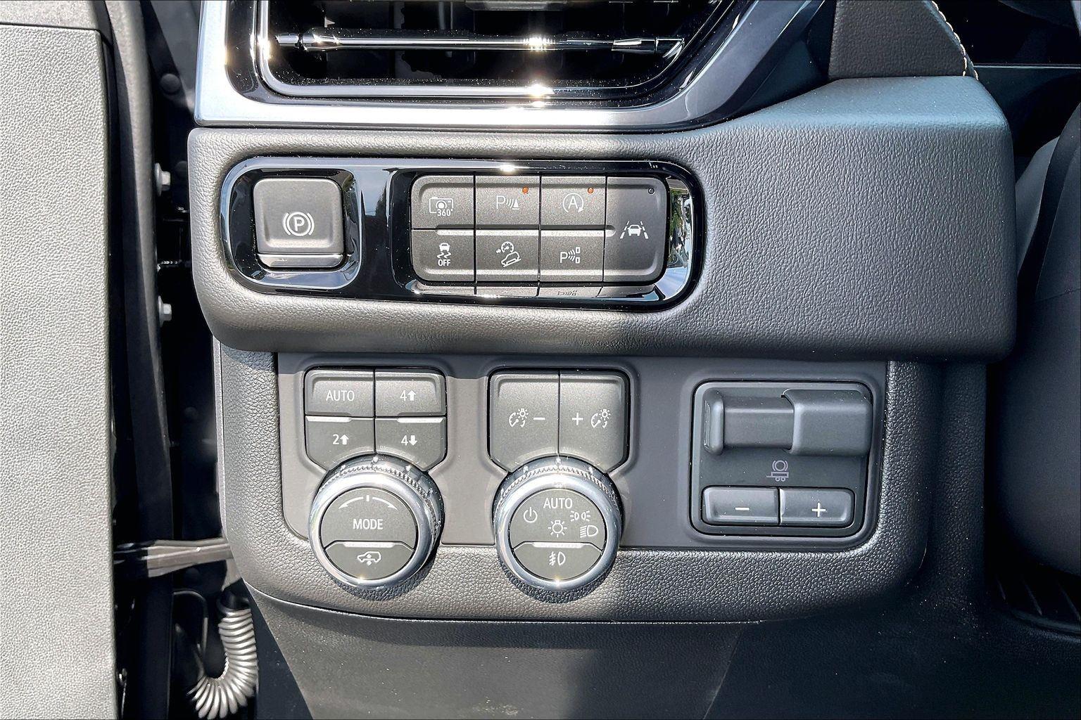2026 GMC Yukon AT4 - Photo 17