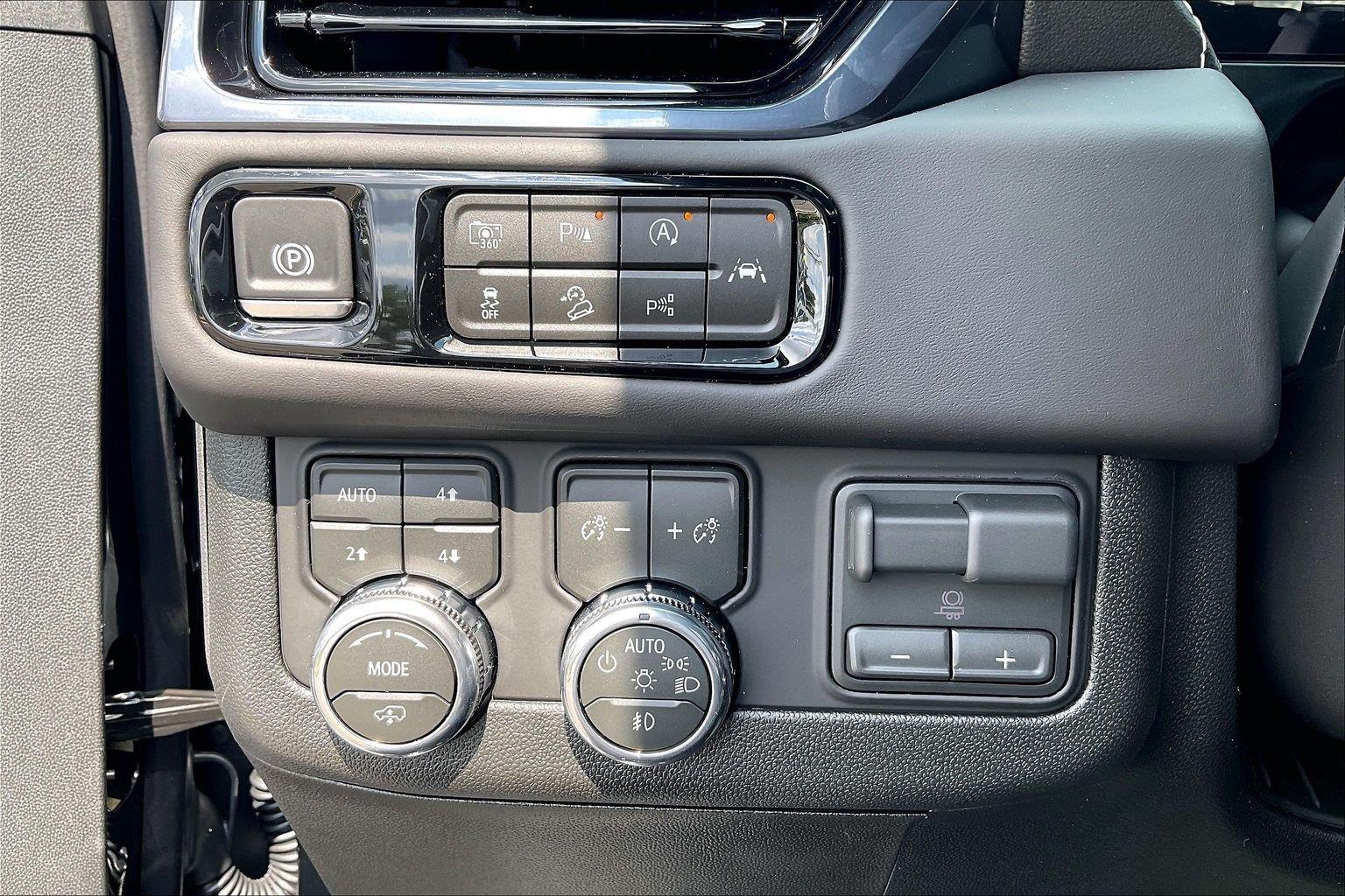 2026 GMC Yukon AT4 Ultimate - Photo 17