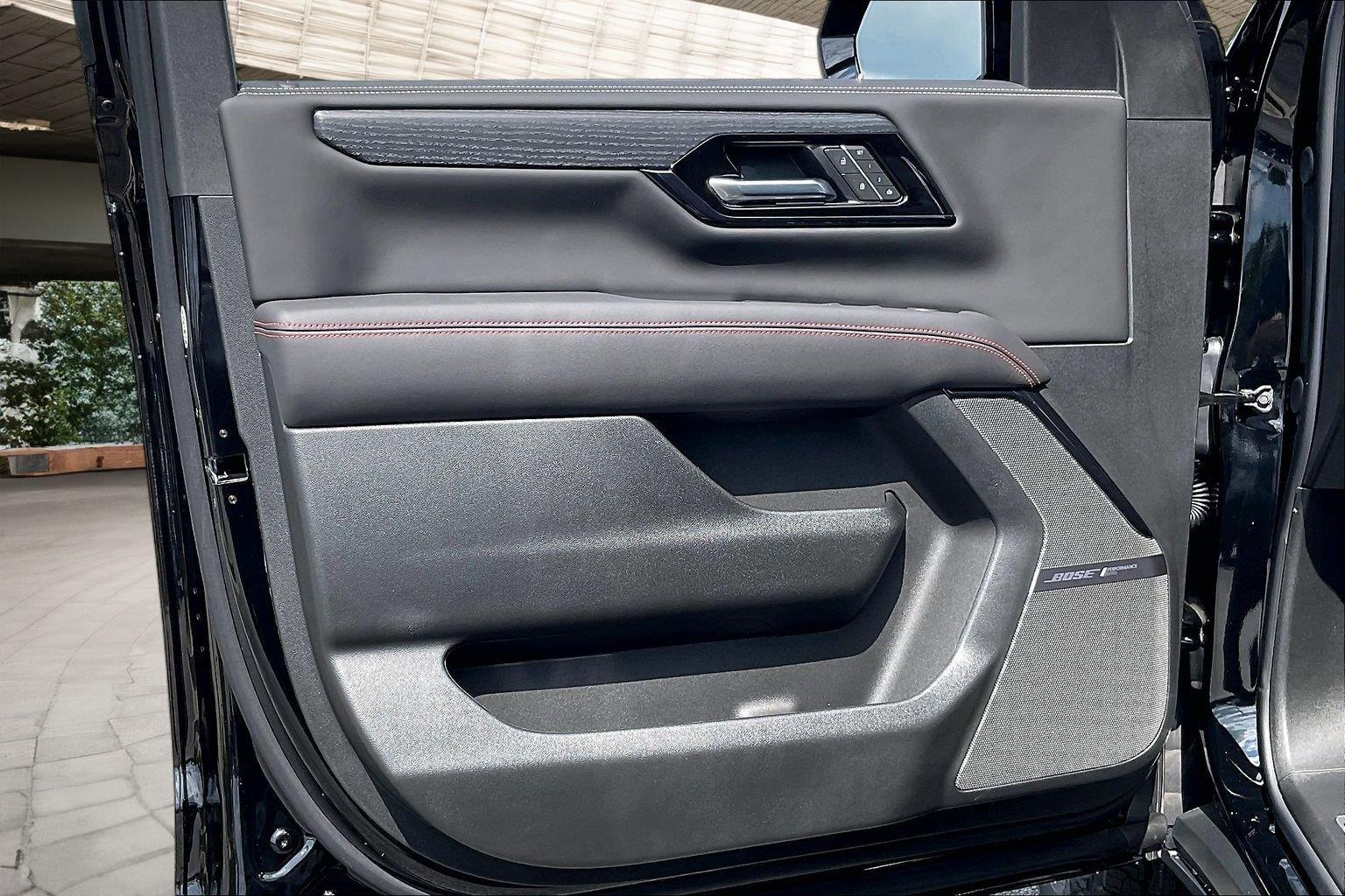 2026 GMC Yukon AT4 Ultimate - Photo 9