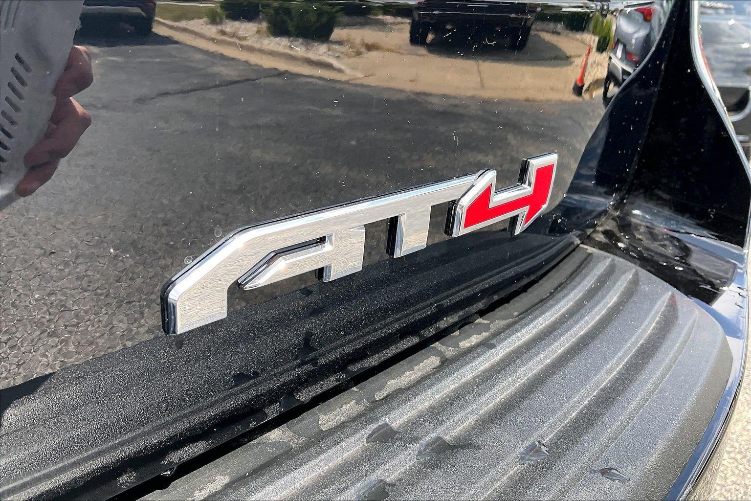 2026 GMC Yukon AT4 Ultimate - Photo 10