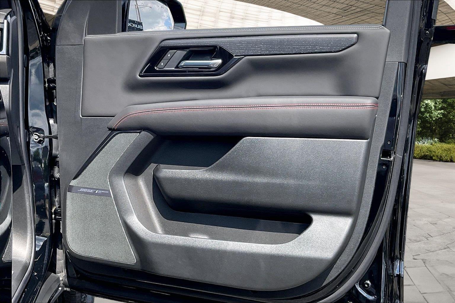 2026 GMC Yukon AT4 Ultimate - Photo 13