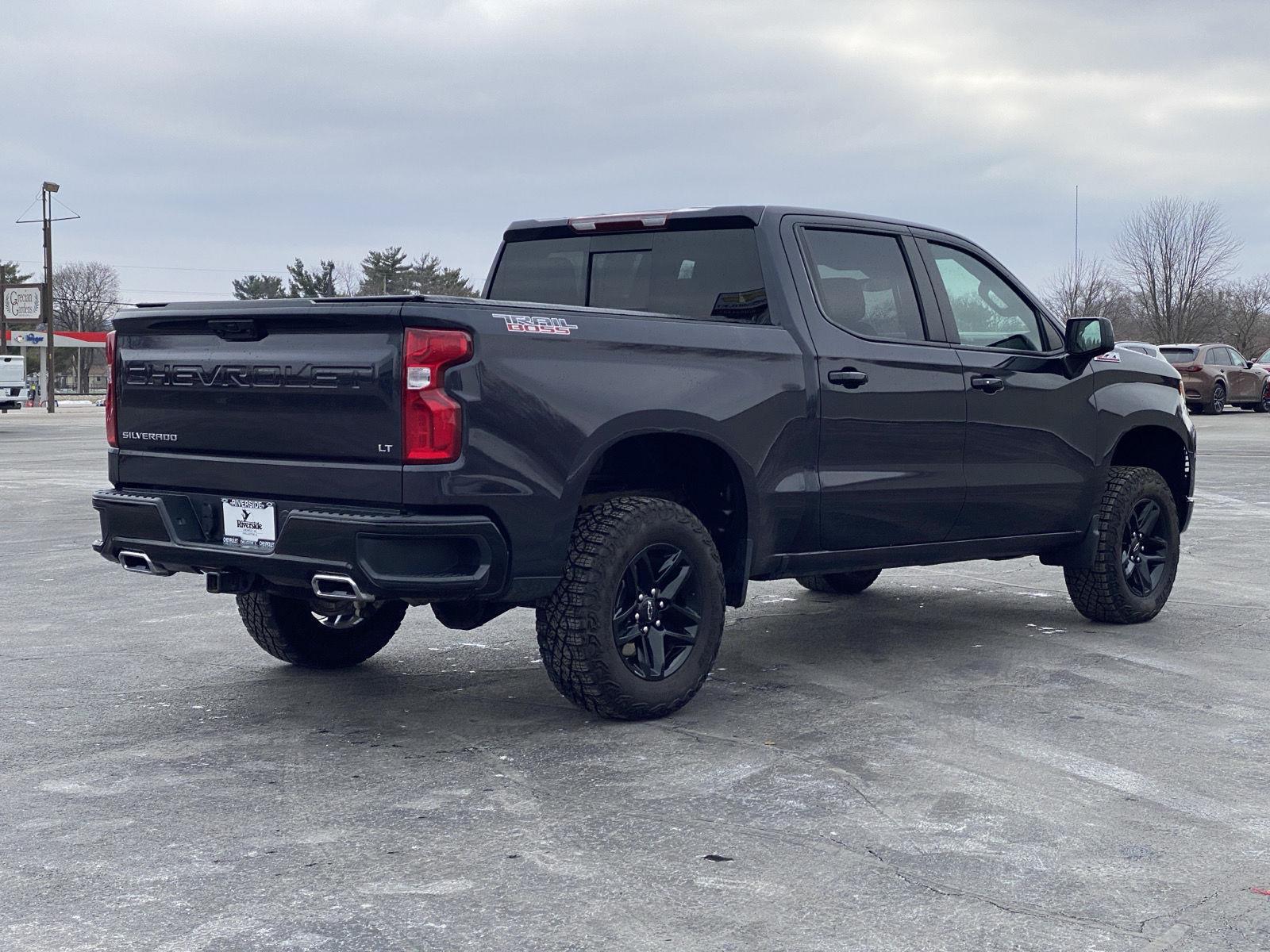 View vehicle photo 5