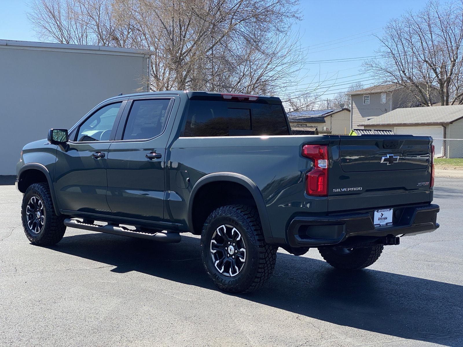 View vehicle photo 4