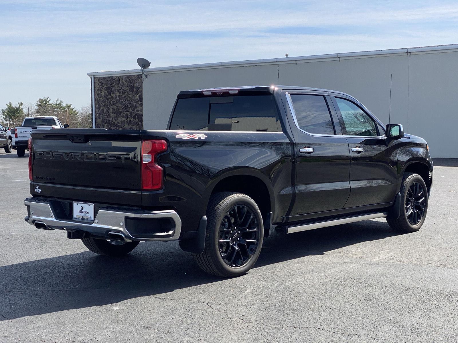 View vehicle photo 5