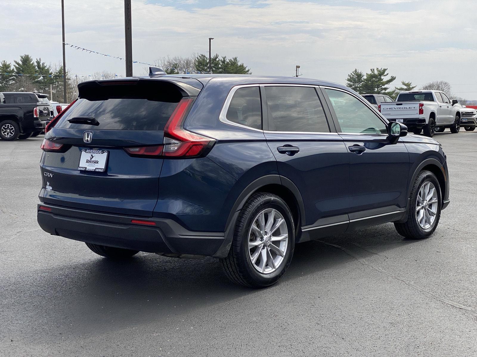 View vehicle photo 4