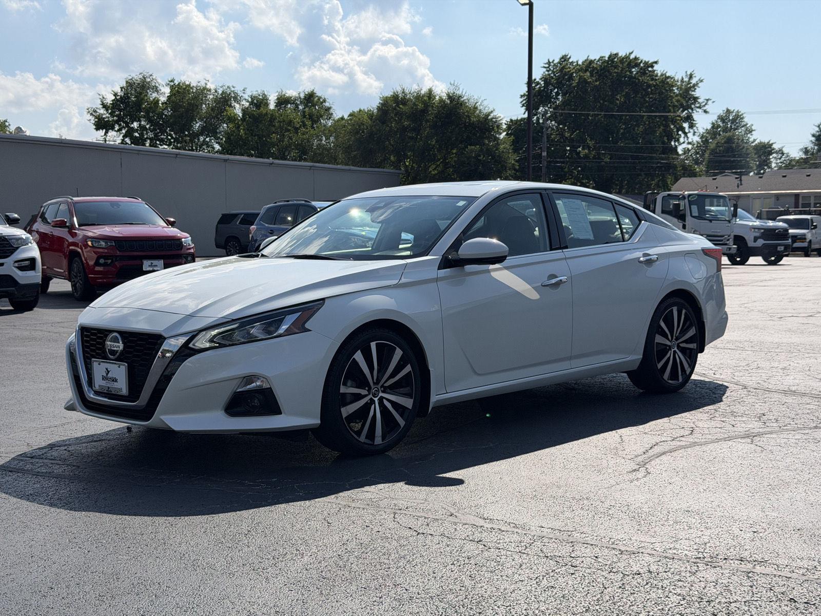 Pearl White Tricoat 2020 Nissan Altima Sedan Front-Wheel Drive Continuously Variable Transmission