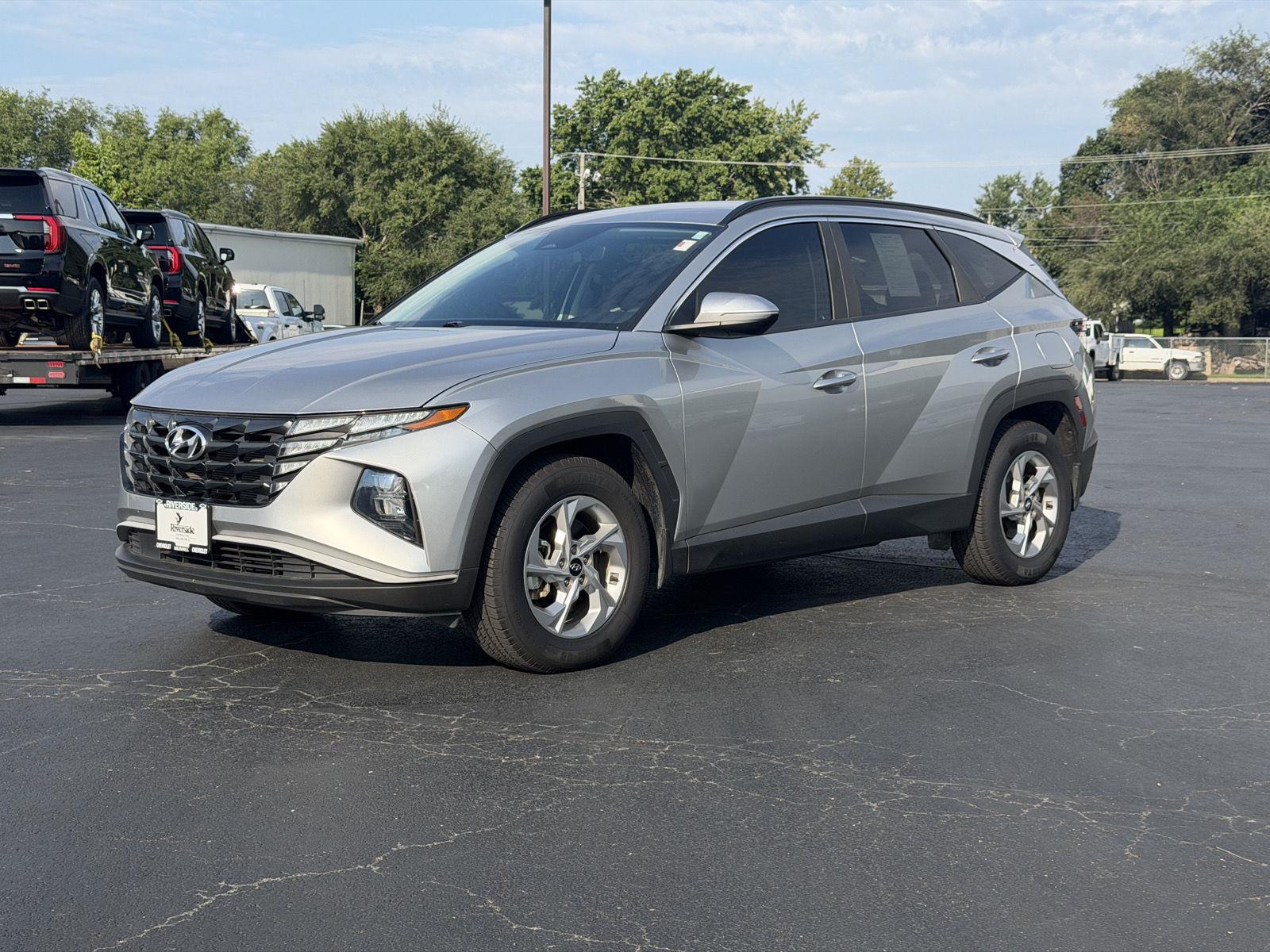 View vehicle photo 4