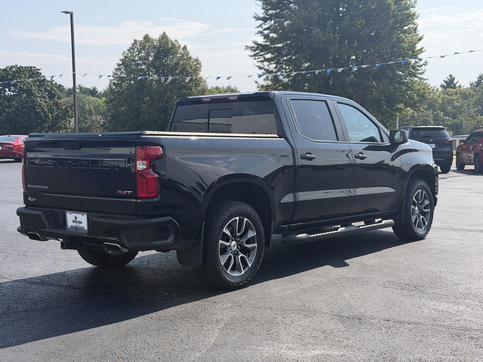 View vehicle photo 5
