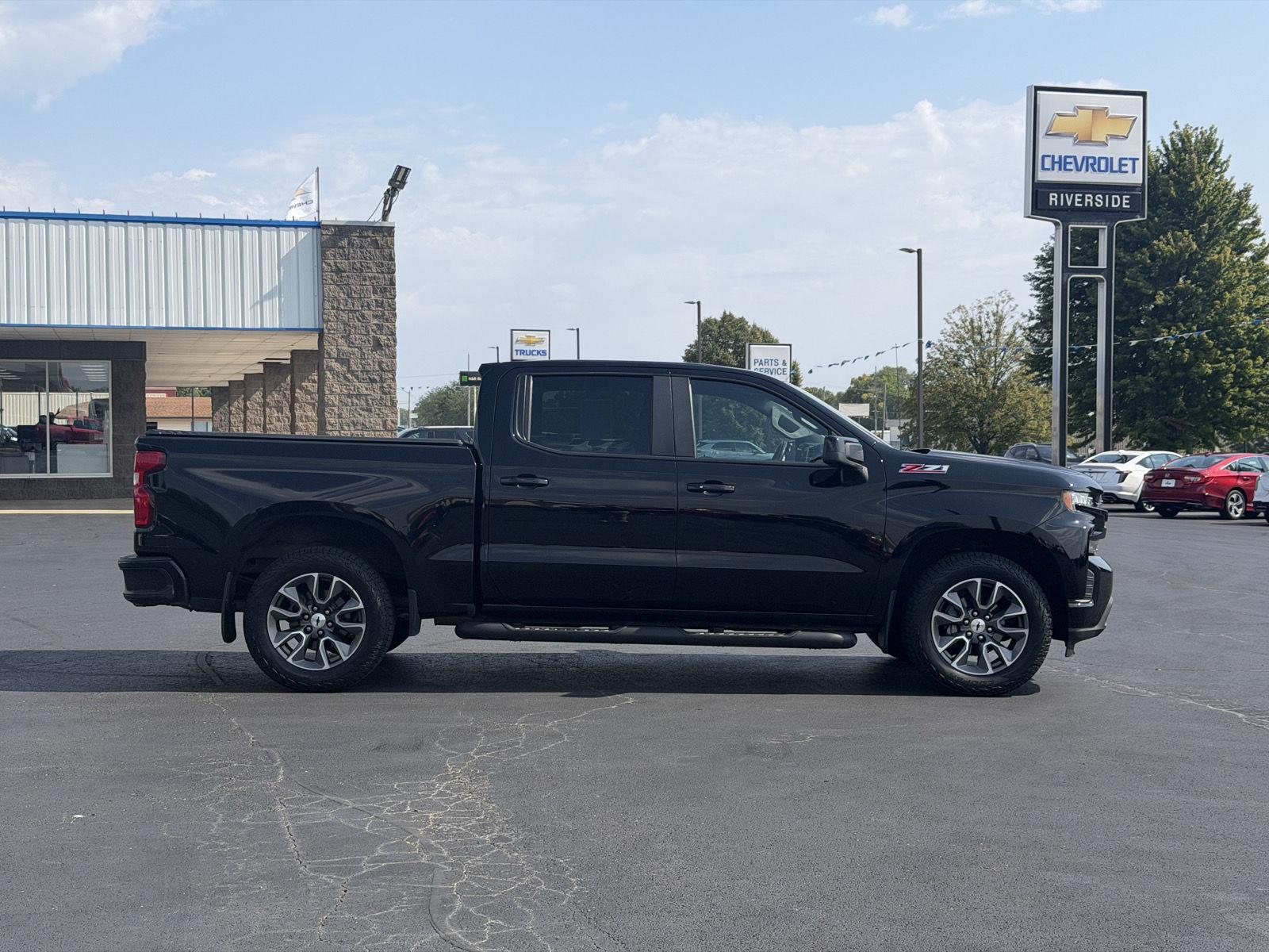 View vehicle photo 6