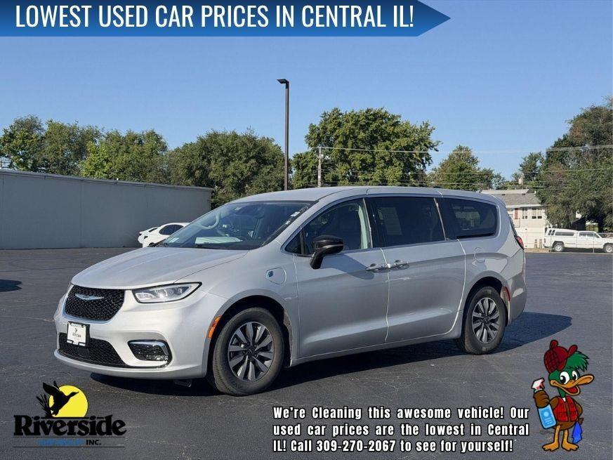 Silver Mist Clearcoat 2024 Chrysler Pacifica Hybrid Minivan Front-Wheel Drive Automatic