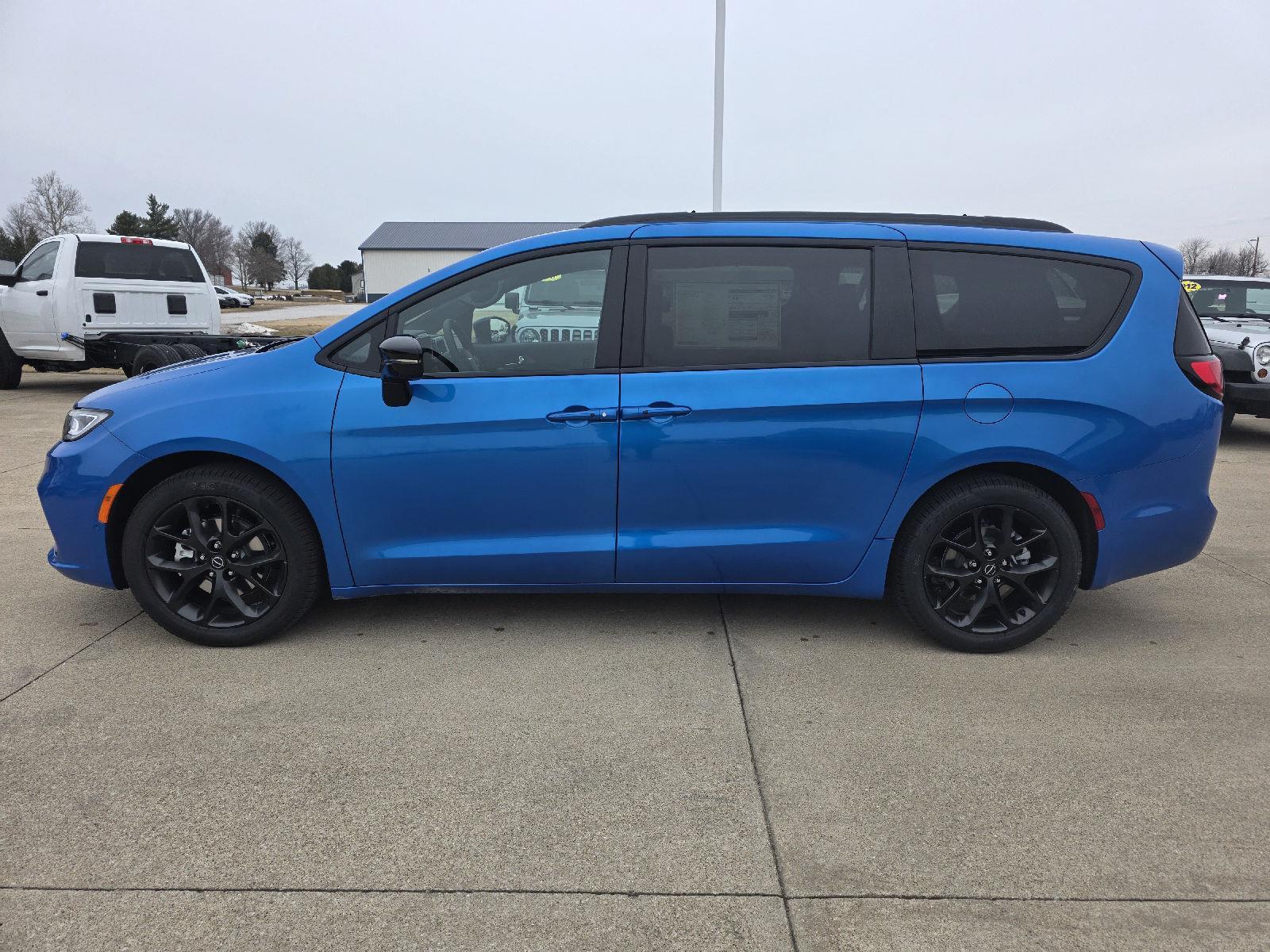 View vehicle photo 7