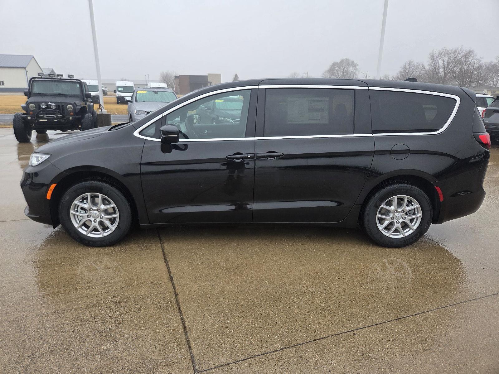 View vehicle photo 5