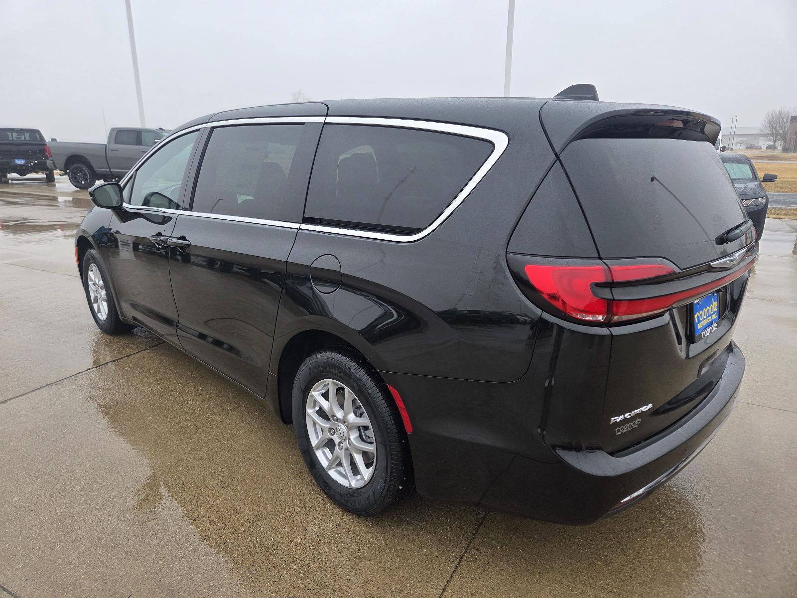 View vehicle photo 6